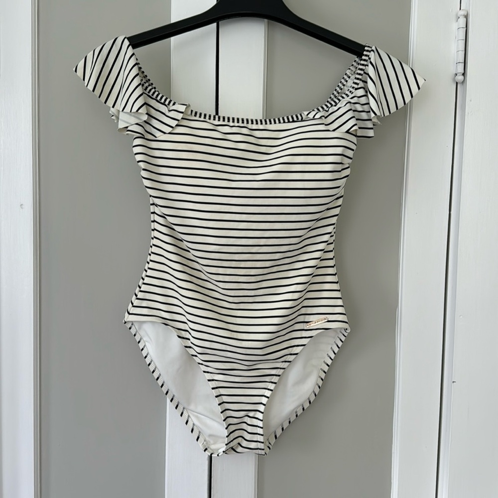Vince Camuto One Piece Batjhing Suit Size 6